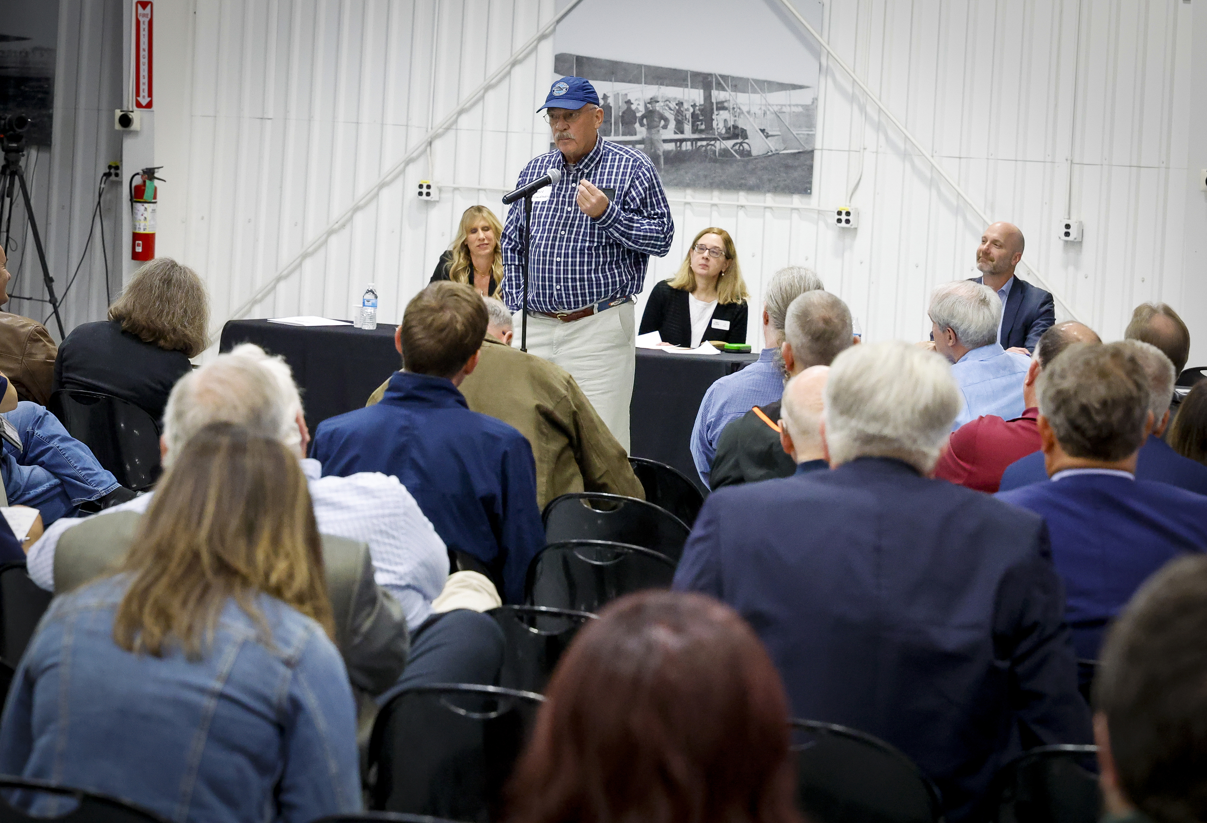 Longtime pilot, AOPA member, and Commemorative Air Force leader Doug Rozendaal turned to the assembled members and urged them to support AOPA. Photo by Chris Rose.