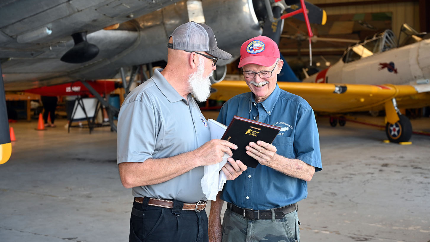 Disaster relief aviation group awards Texas pilots for flood response