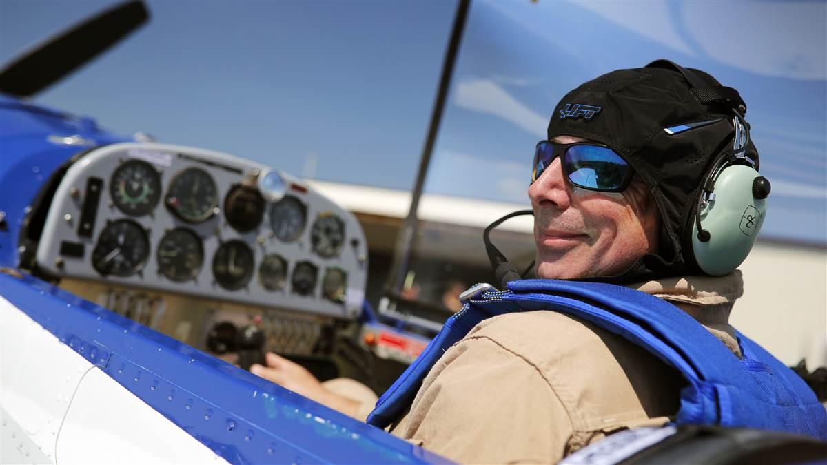 Photoshoot over the Delaware bay of a 1986 Moravian Zlin Z50 LS flown by Dave Hirschman. Unusual Attitude
