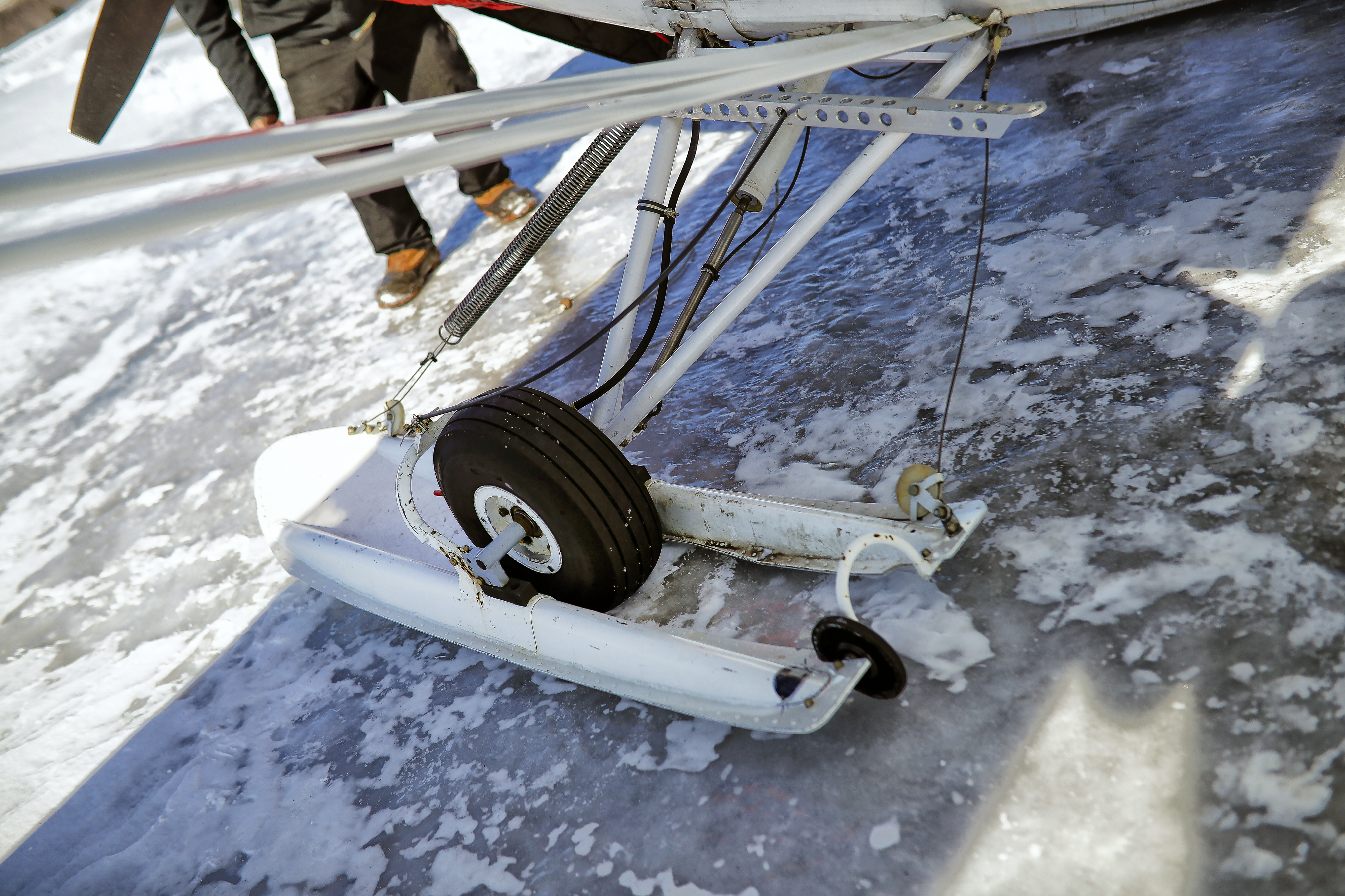 Hydraulic skis allow landings on snow and hard-surface runways.