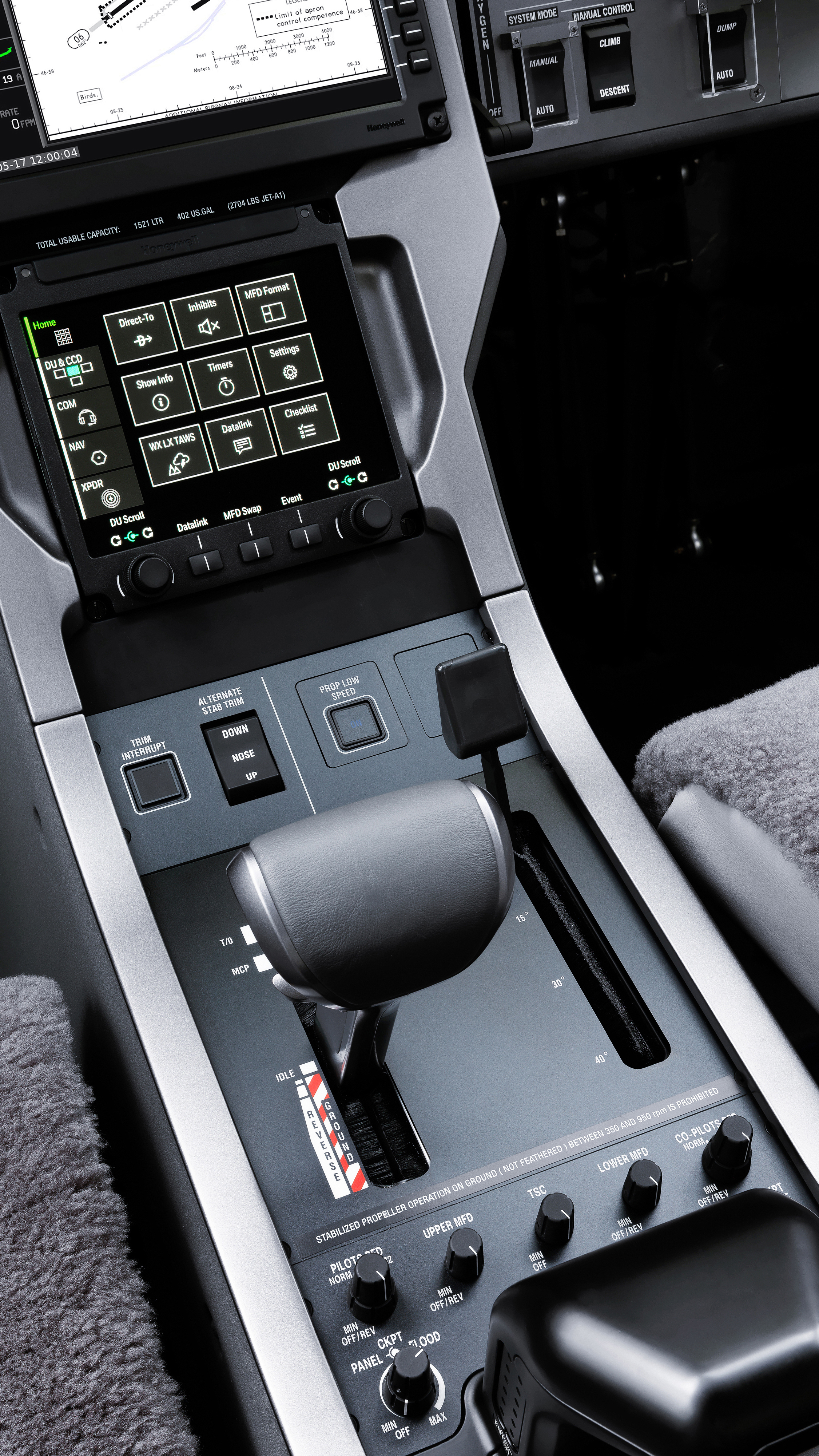 There’s a single-lever power control.  Gone are the propeller and condition levers in the new FADEC system. To transition between a high-speed (1,700 rpm) and low-speed propeller rpm mode, simply press a square push-button mounted ahead of the power lever.