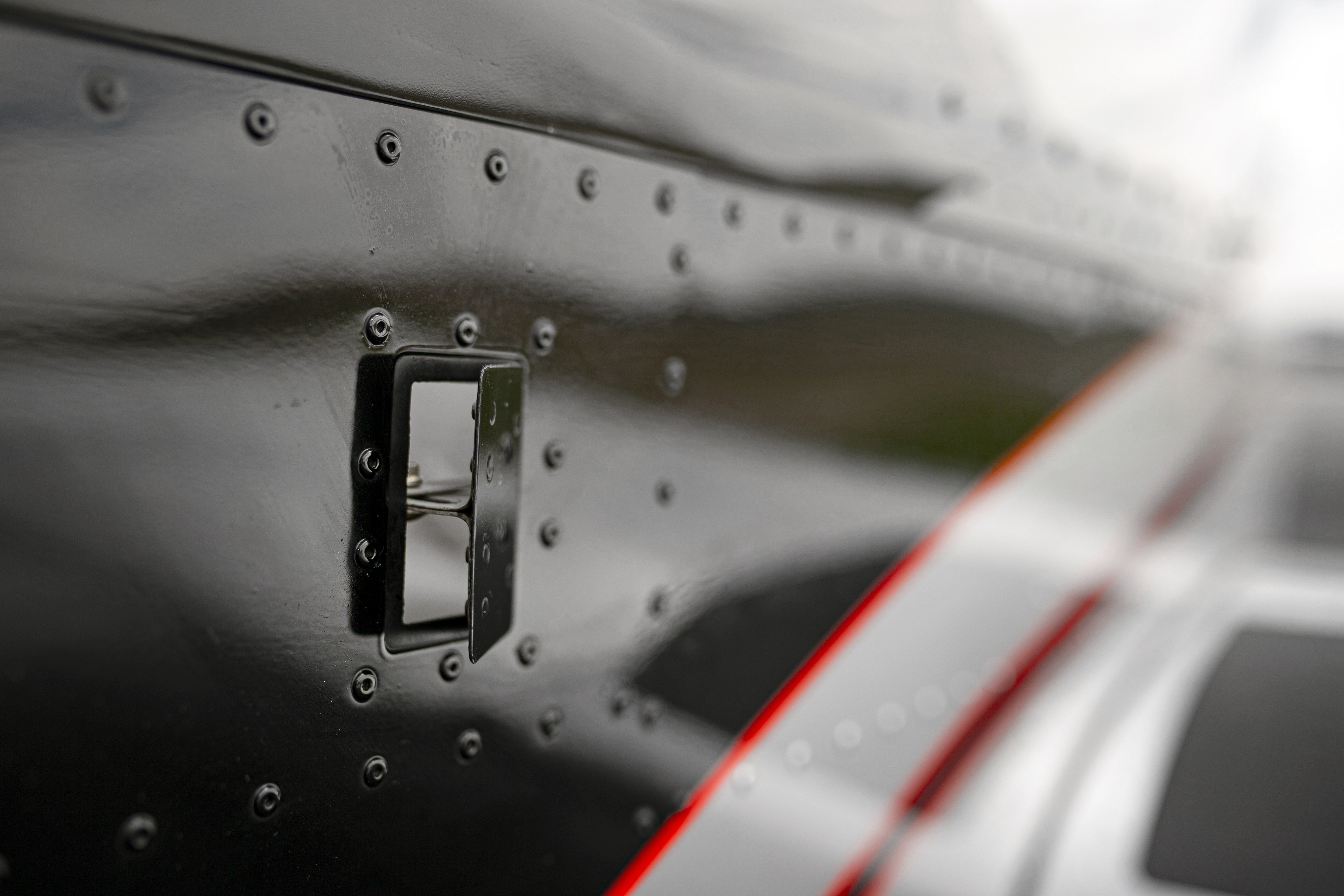 The RV–12 has some quirks—and the eccentricities are mostly driven by the design goals of being as light and mechanically simple as possible. The minimalist air vent weighs next to nothing yet sends air swirling throughout the cabin. 