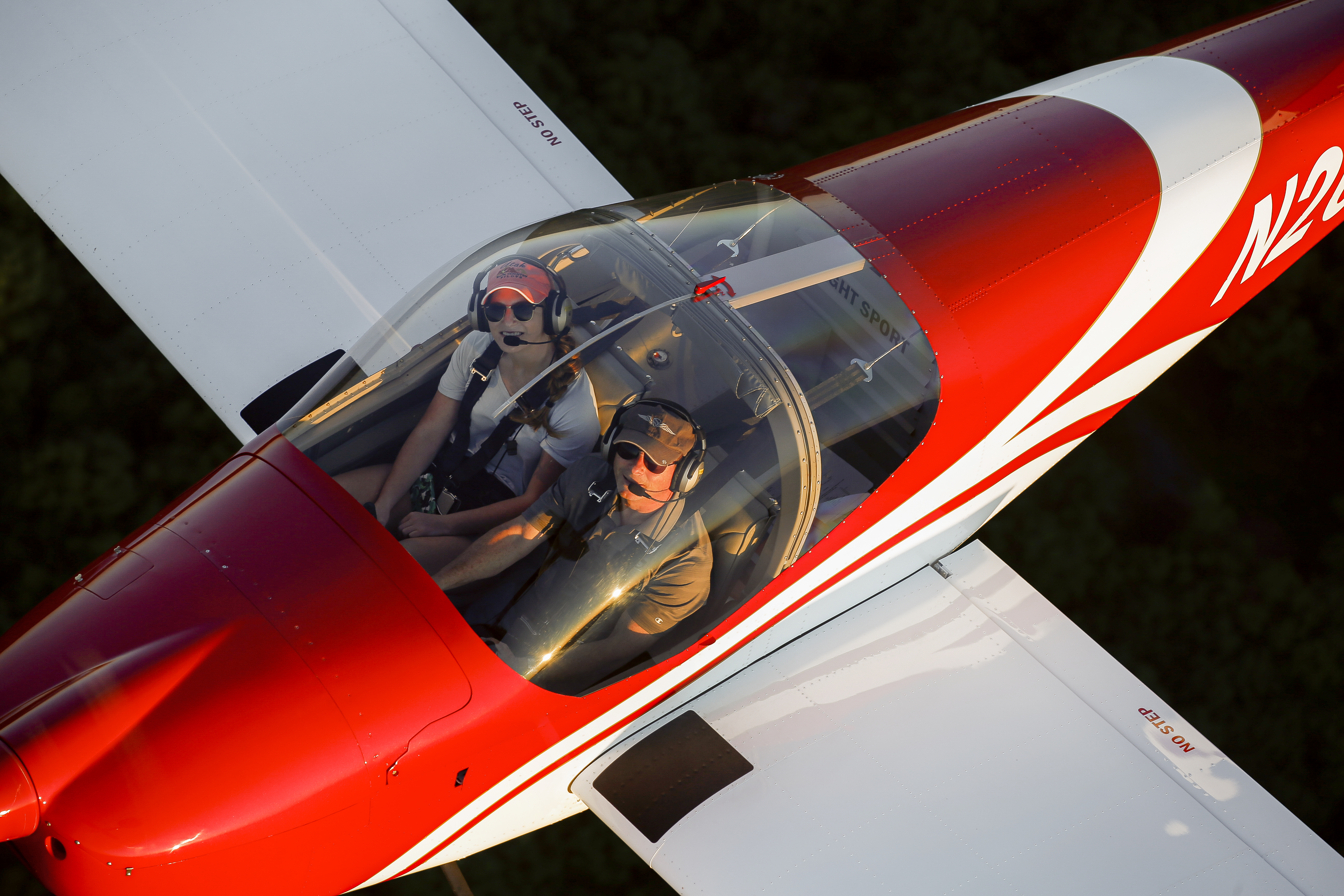 A bubble canopy provides extraordinary visibility, But it makes the cockpit feel like a greenhouse on hot, sunny days (there aren’t many of those in Oregon, where Van’s Aircraft is located).
