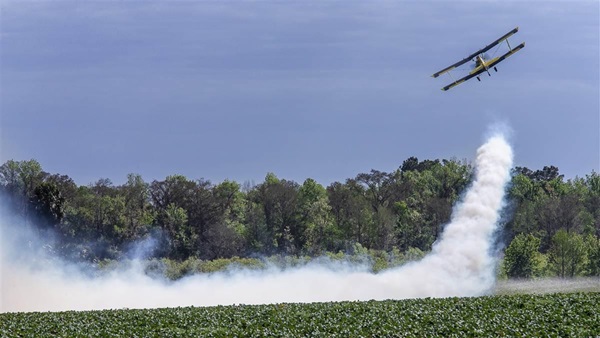 Agricultural airplanes use smokers to determine wind direction and speed so that pilots can line up their swath or spray run in a manner that will take into account air movement and prevent drifting or off-target application of the product being applied. While the airplane in this image used its smoker for several seconds, most ag pilots rely on just a puff of smoke to determine air movement. (Photography by Mike Fizer)