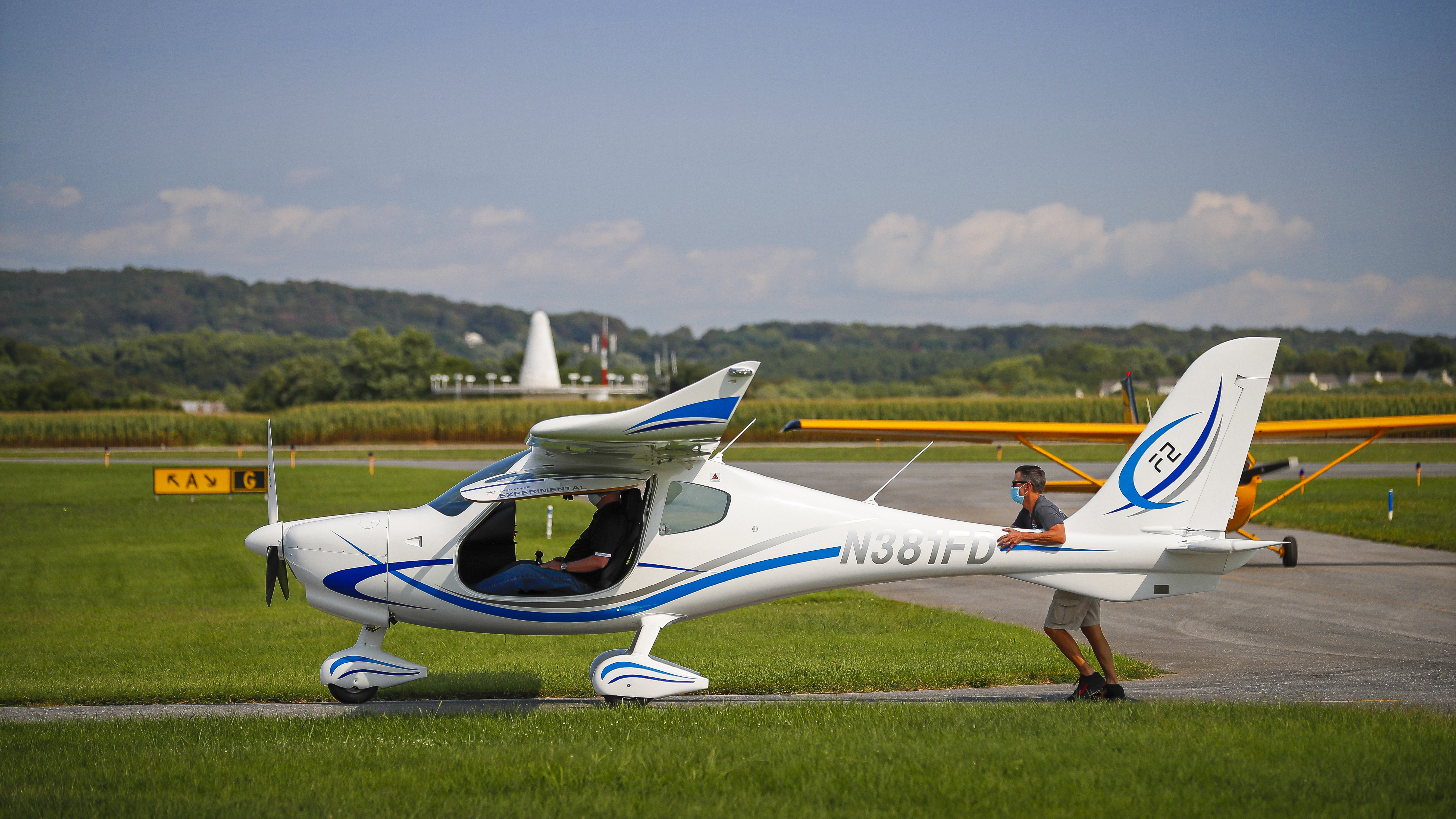 Flight Designs’ CT models’ wings are made using a wet-layup process.