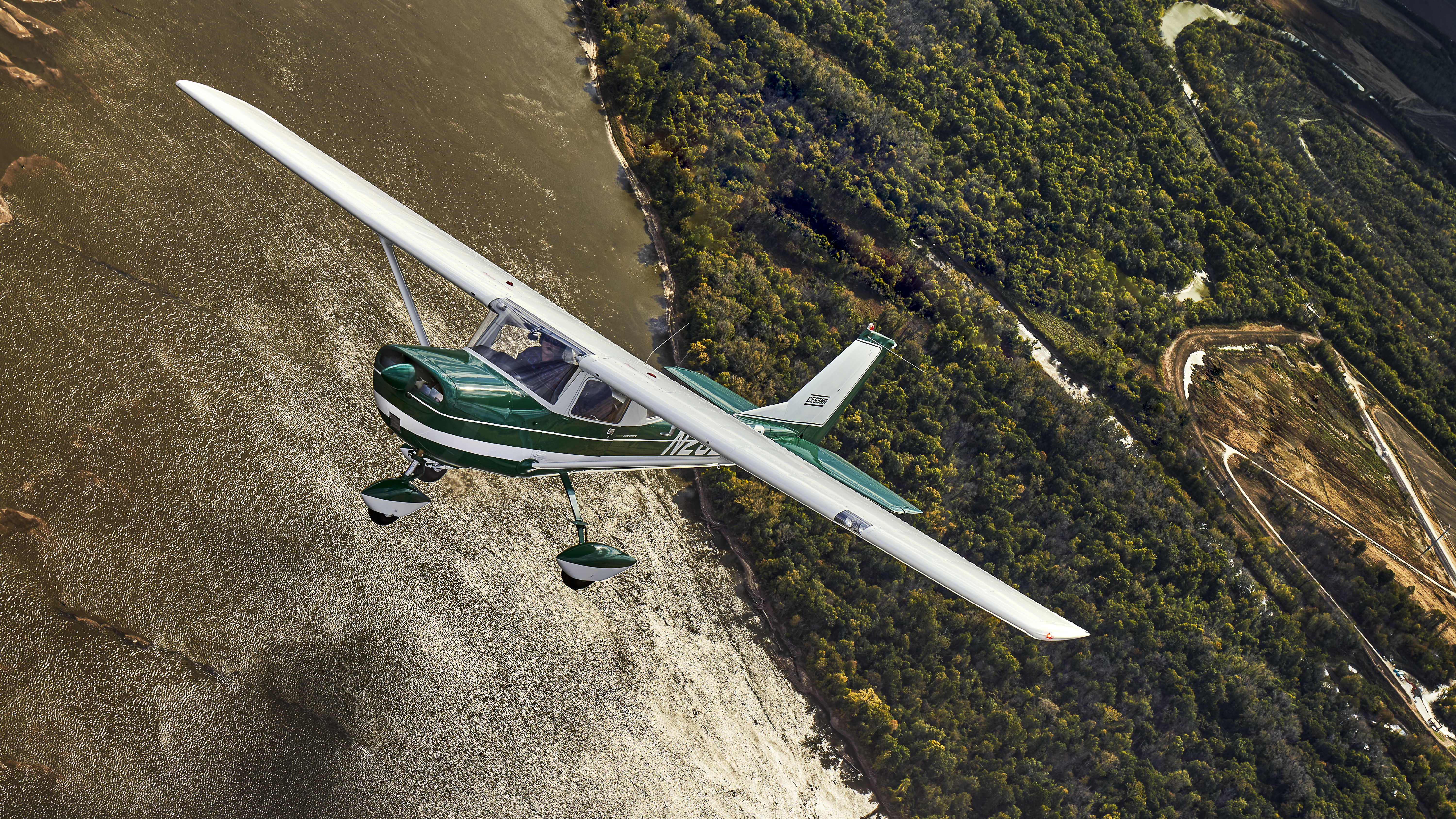A Cessna 150 joyride along the Mississippi River.
