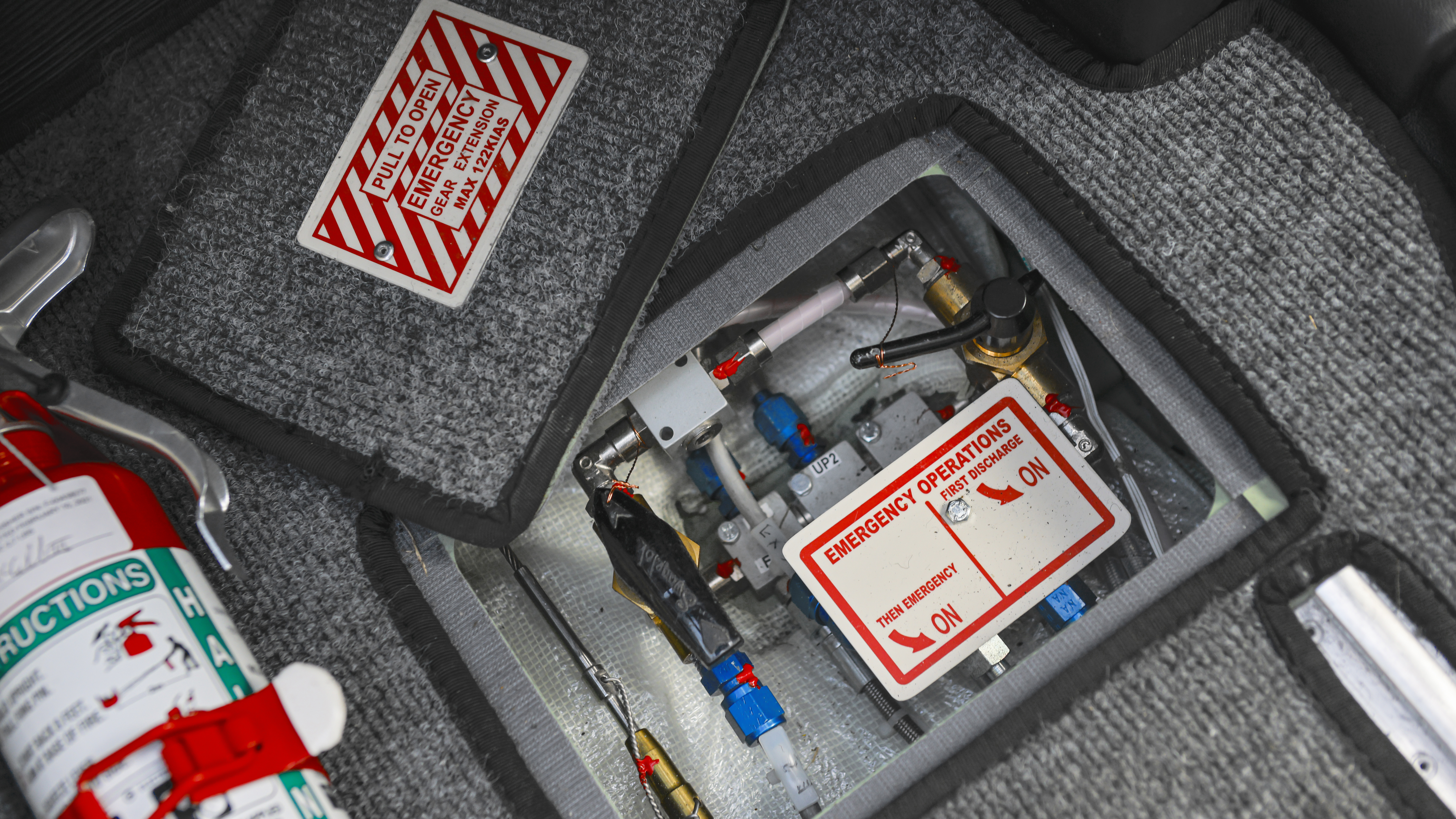 If the landing gear doesn’t deploy, an emergency actuator is located on the floor by the pilot’s feet.