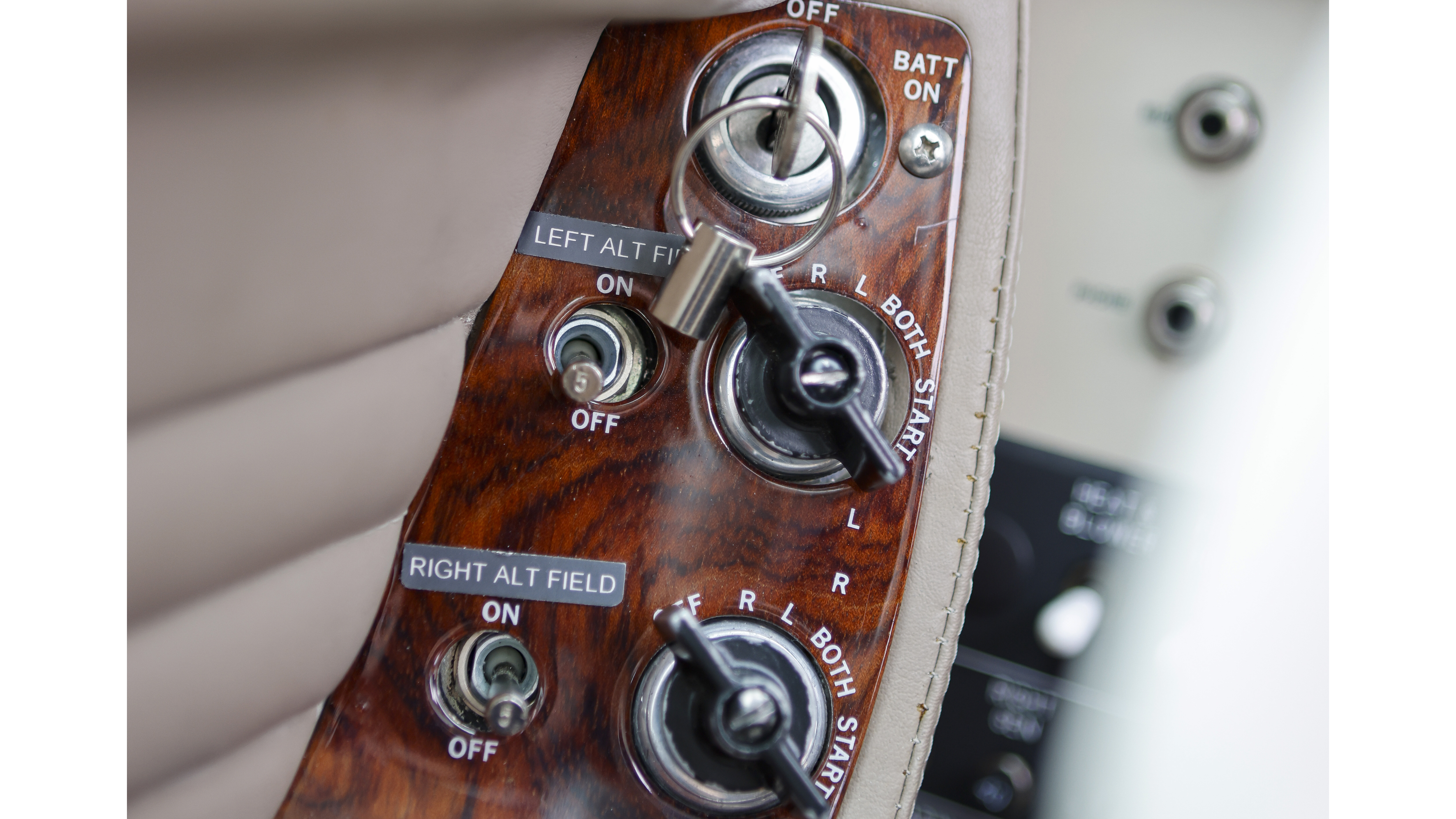 N816G’s Air Mod interior (bottom) includes many nice touches including integrating the battery, magneto, and alternator switches into the pilot’s armrest. 