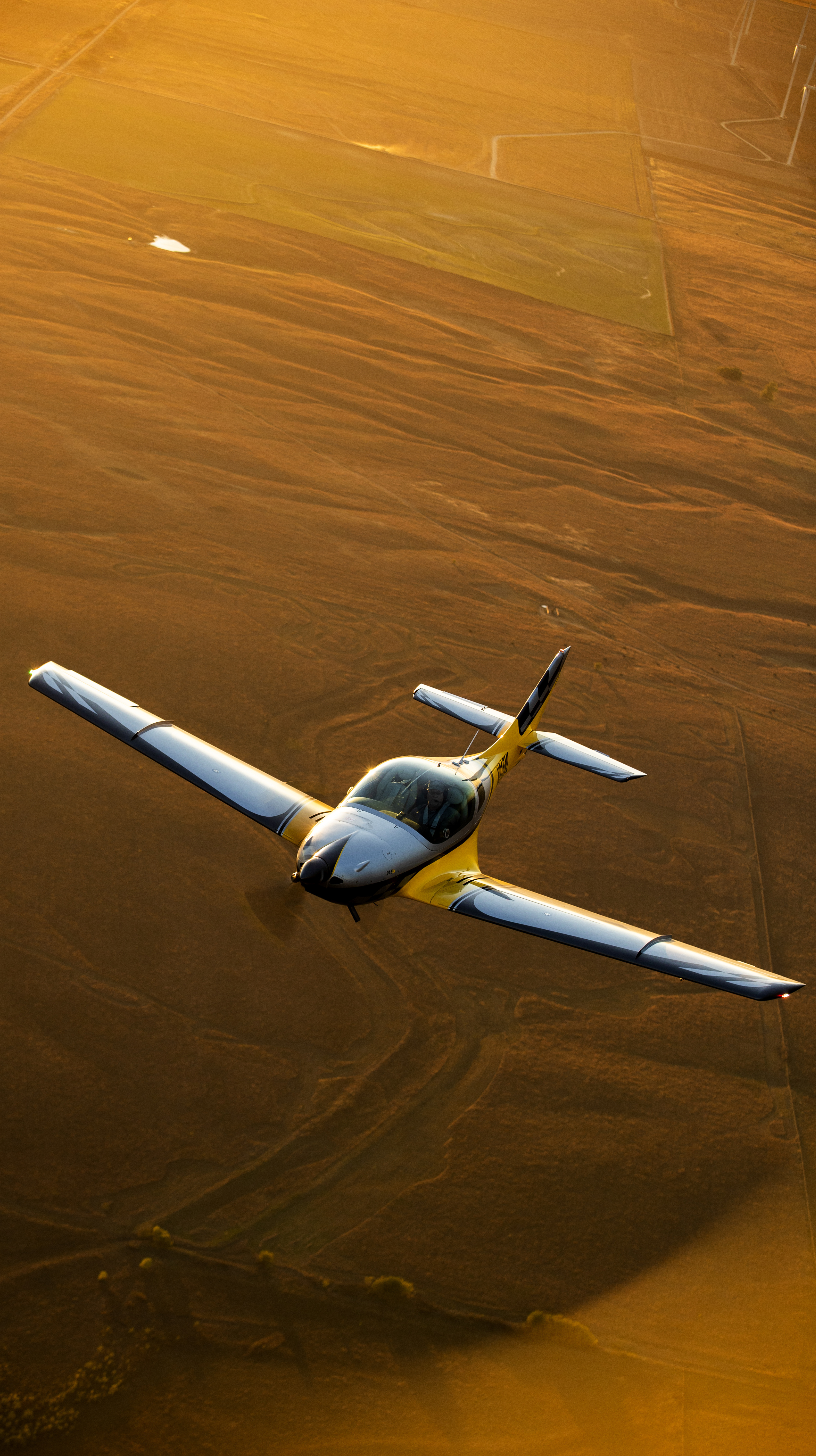 U.S. owners can import and license VL3s in the experimental/ amateur-built or experimental/ exhibition categories, although doing so often comes with some restrictions. The company also sells a fixed-gear, fixedpitch prop model with a 100-horsepower engine that complies with U.S. light sport aircraft regulations.