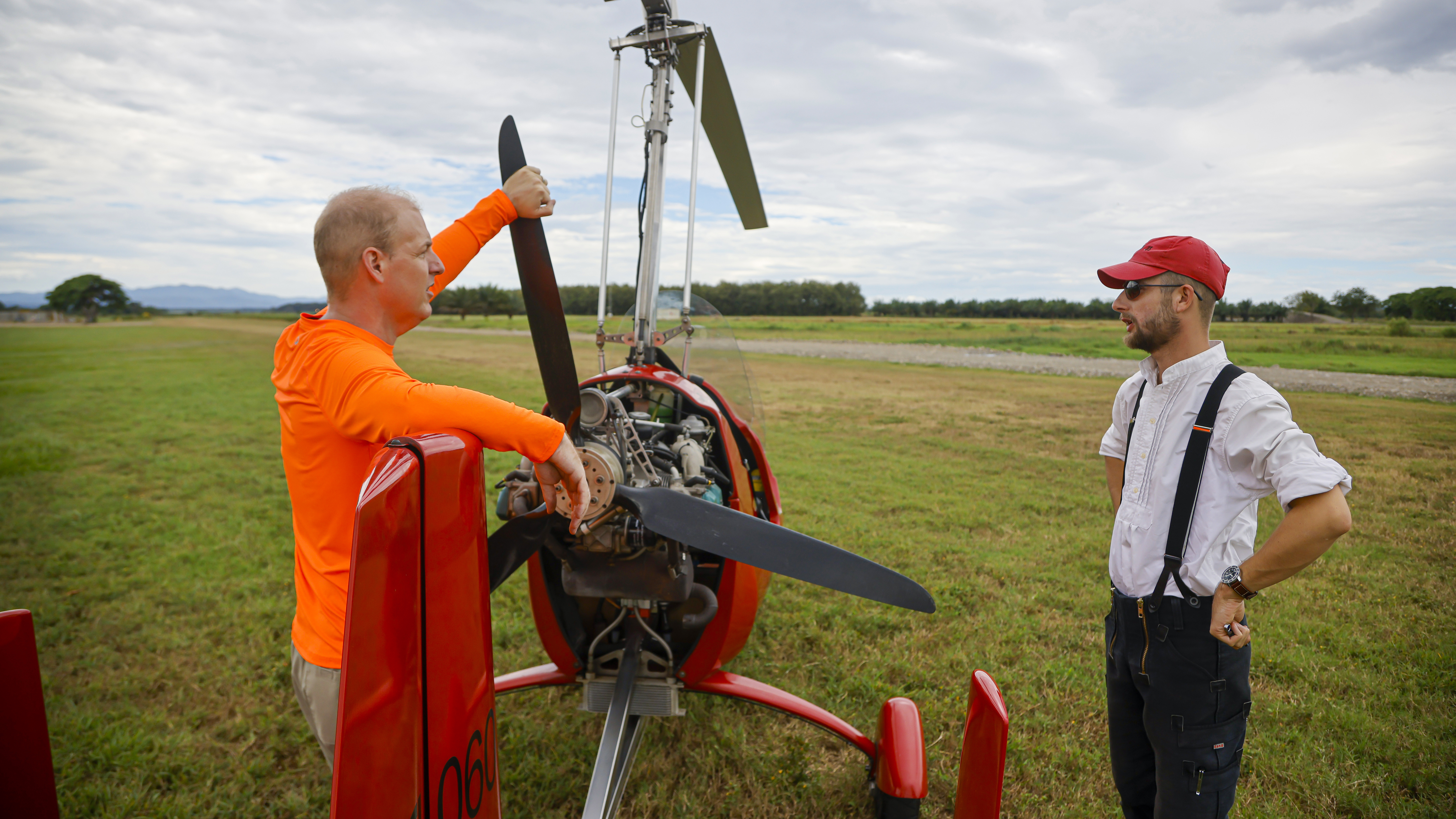 The author and Nierhoff's son Niklas (right).