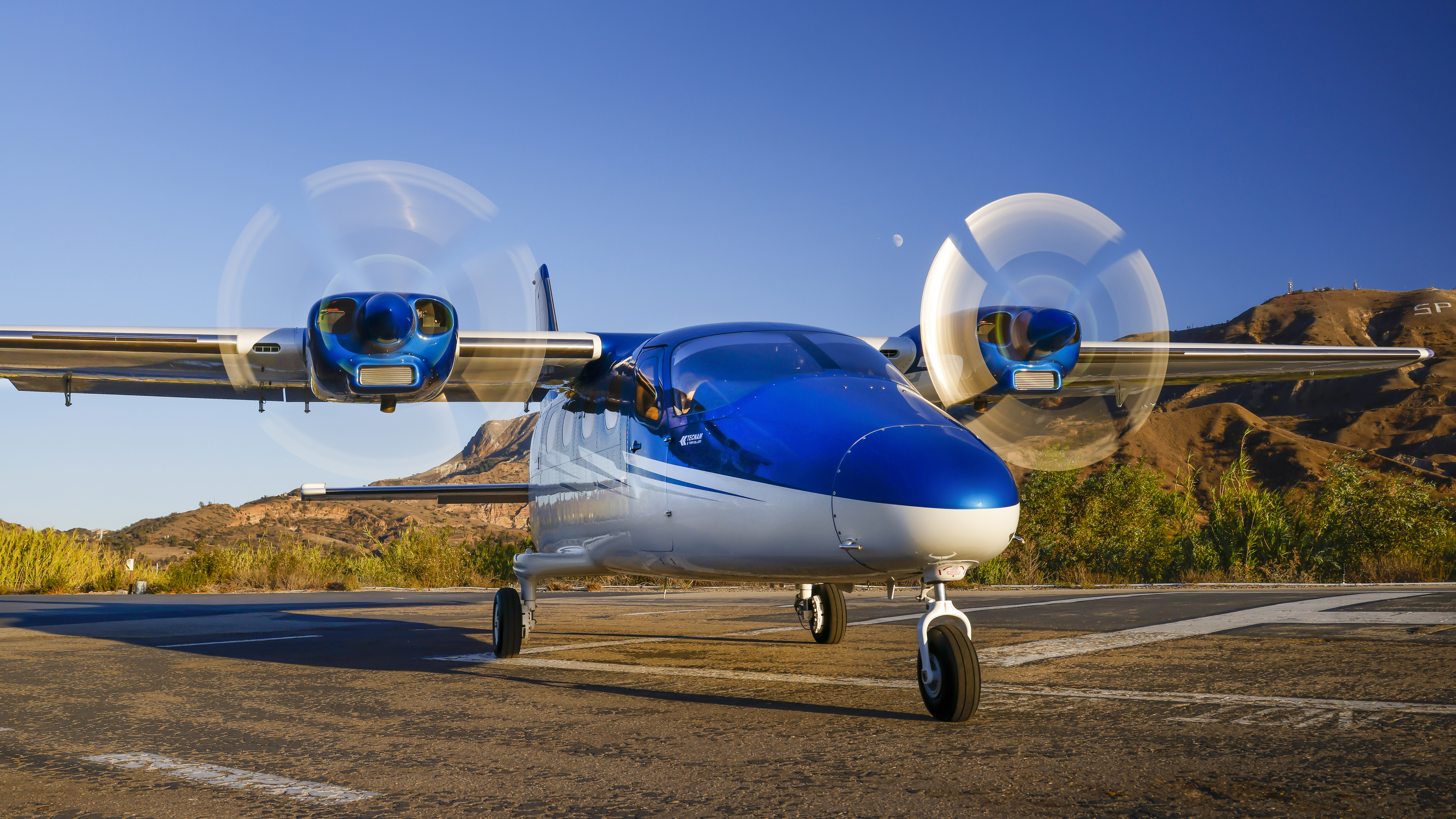 For a fixed-gear commuter/multi-role airplane, the P2012’s lines are sleek as can be