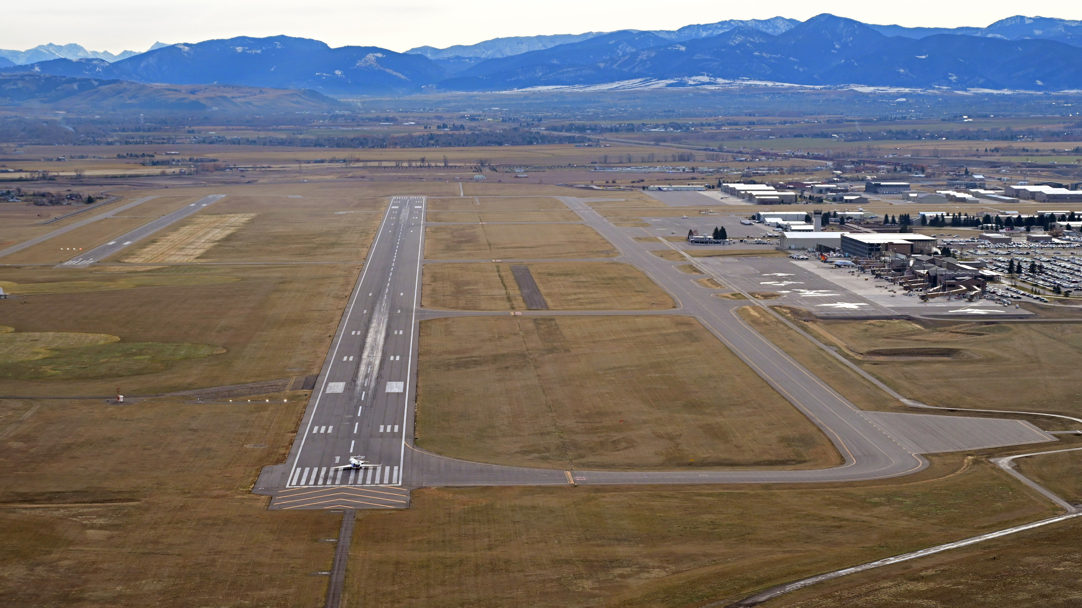 Runways at Bozeman Yellowstone International Airport can accommodate airplanes ranging from trainers to airliners, and a smooth, irrigated, grass runway (11G/29G beside the smaller paved surface) is ideal for tailwheel aircraft.