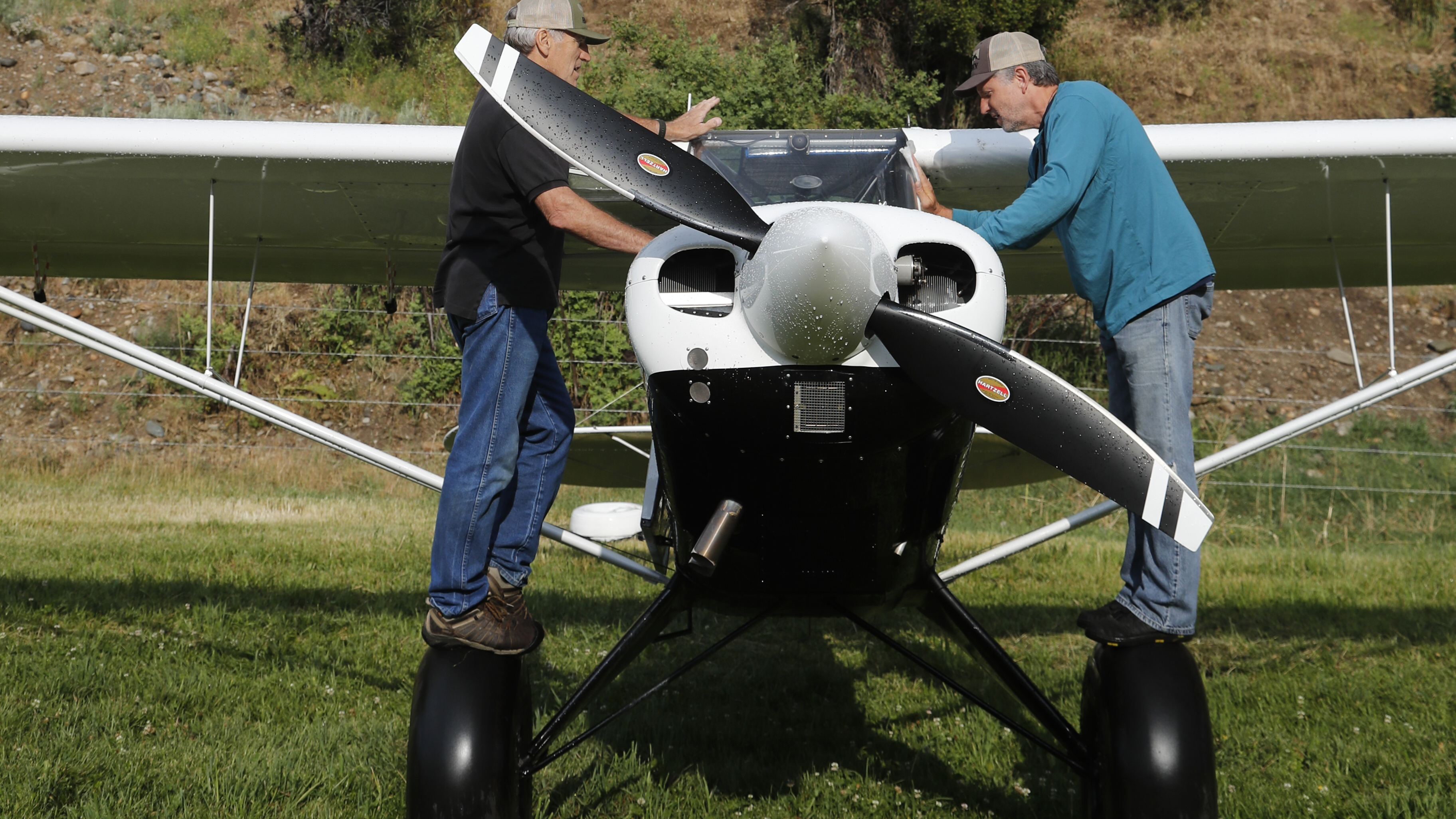 One of the less obvious advantages of oversized tundra tires such as the Alaskan Bushwheels on this Aviat Husky is that standing on them makes it easy to clean the windshield.