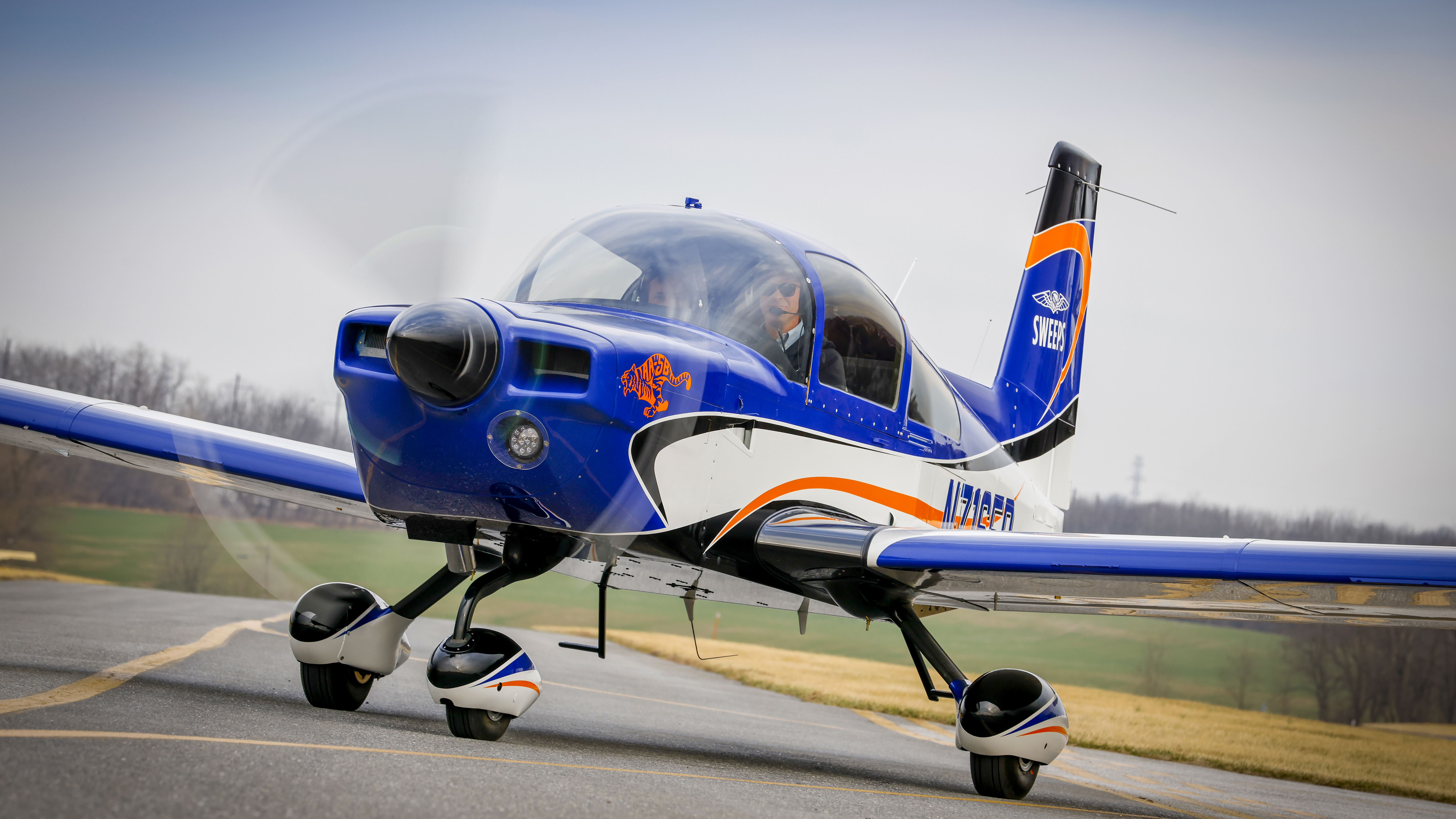 ...and paint scheme help transform the AOPA Sweepstakes Grumman Tiger from an attractive late-1970s cross-country cruiser into a stunning modern-day showplane.