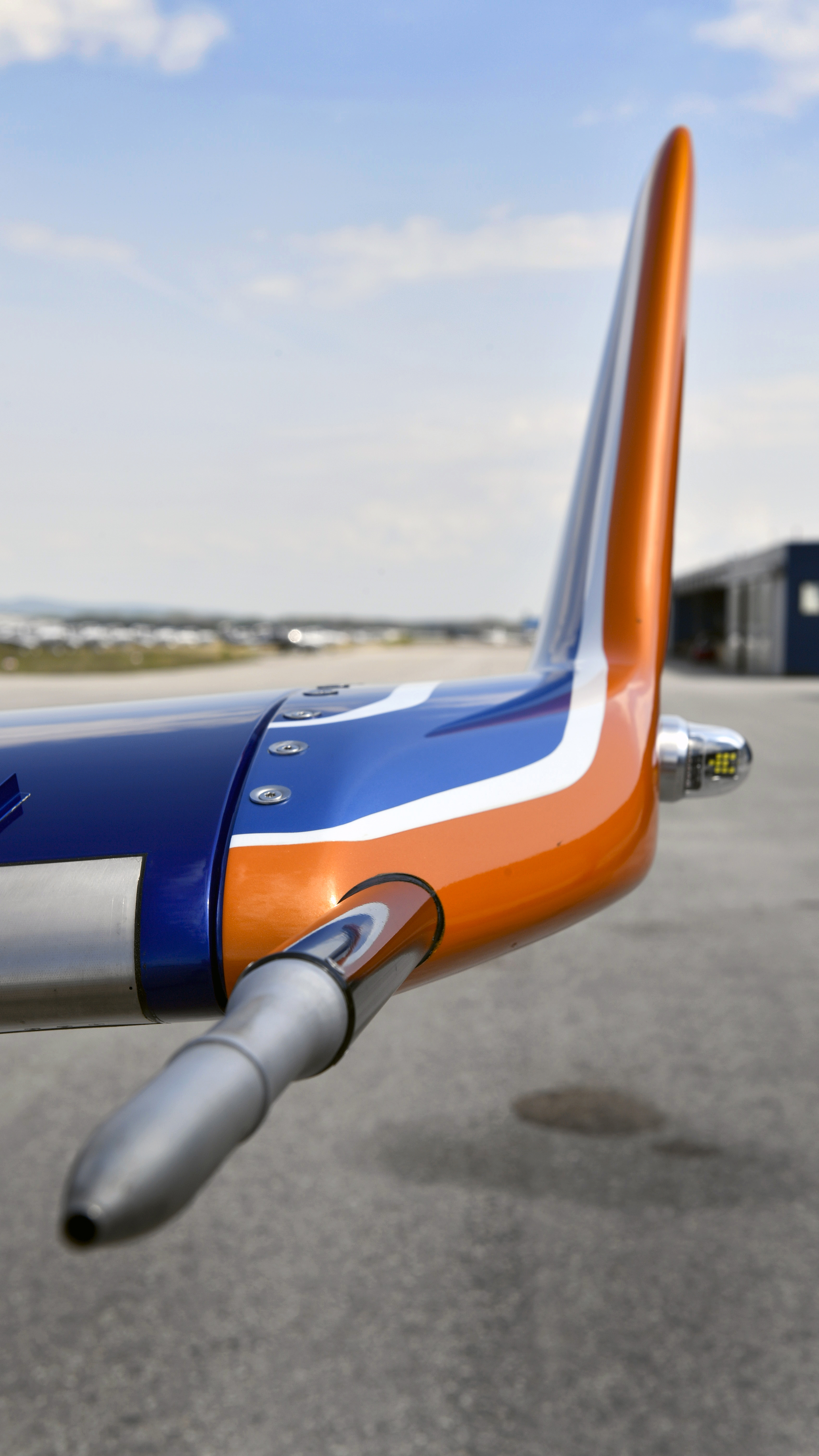 The airplane’s pitot tube is located well into the free air stream.
