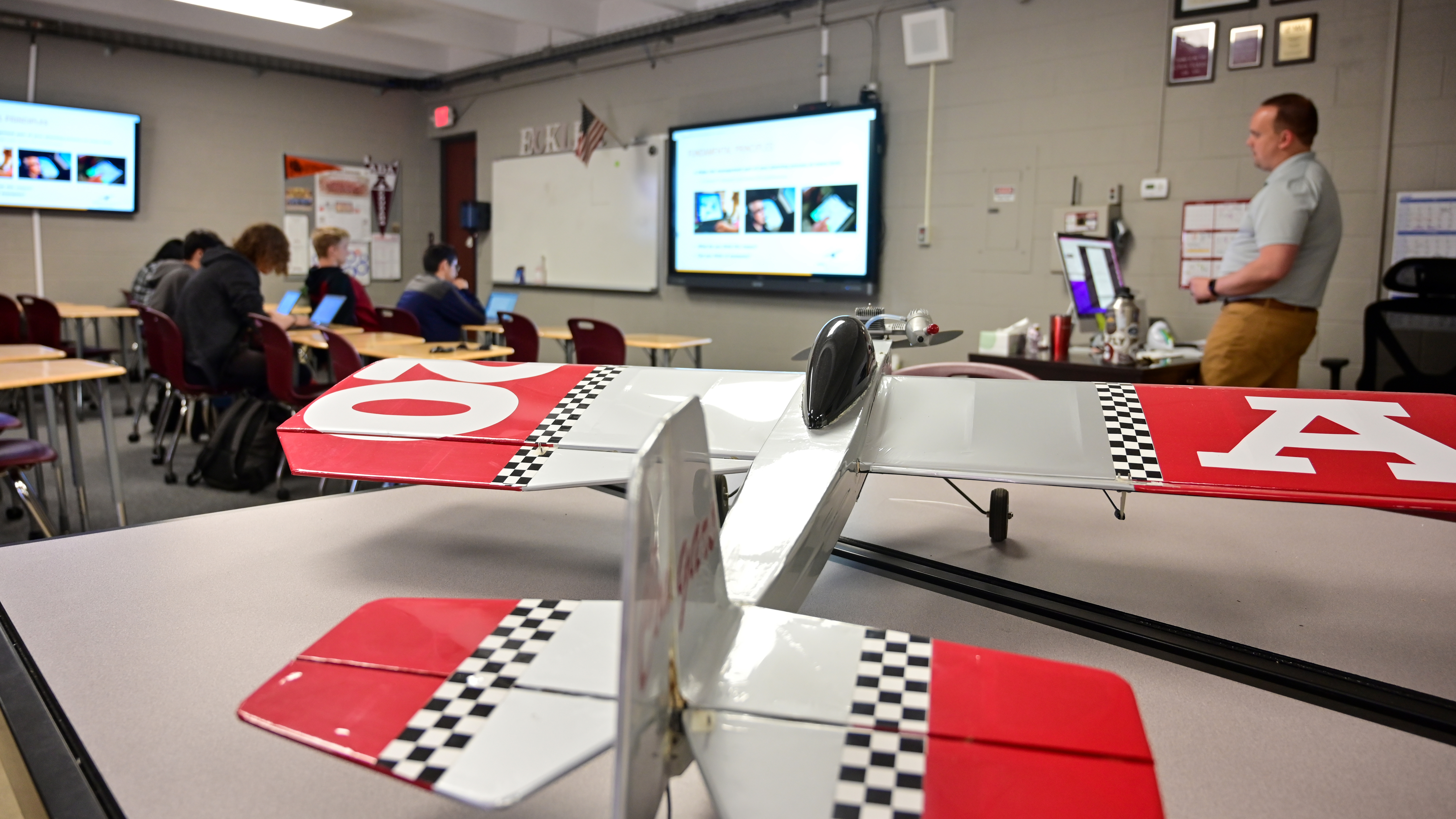 Eckler’s class includes lecture and hands-on projects, such as the radio-controlled models built by the students. 