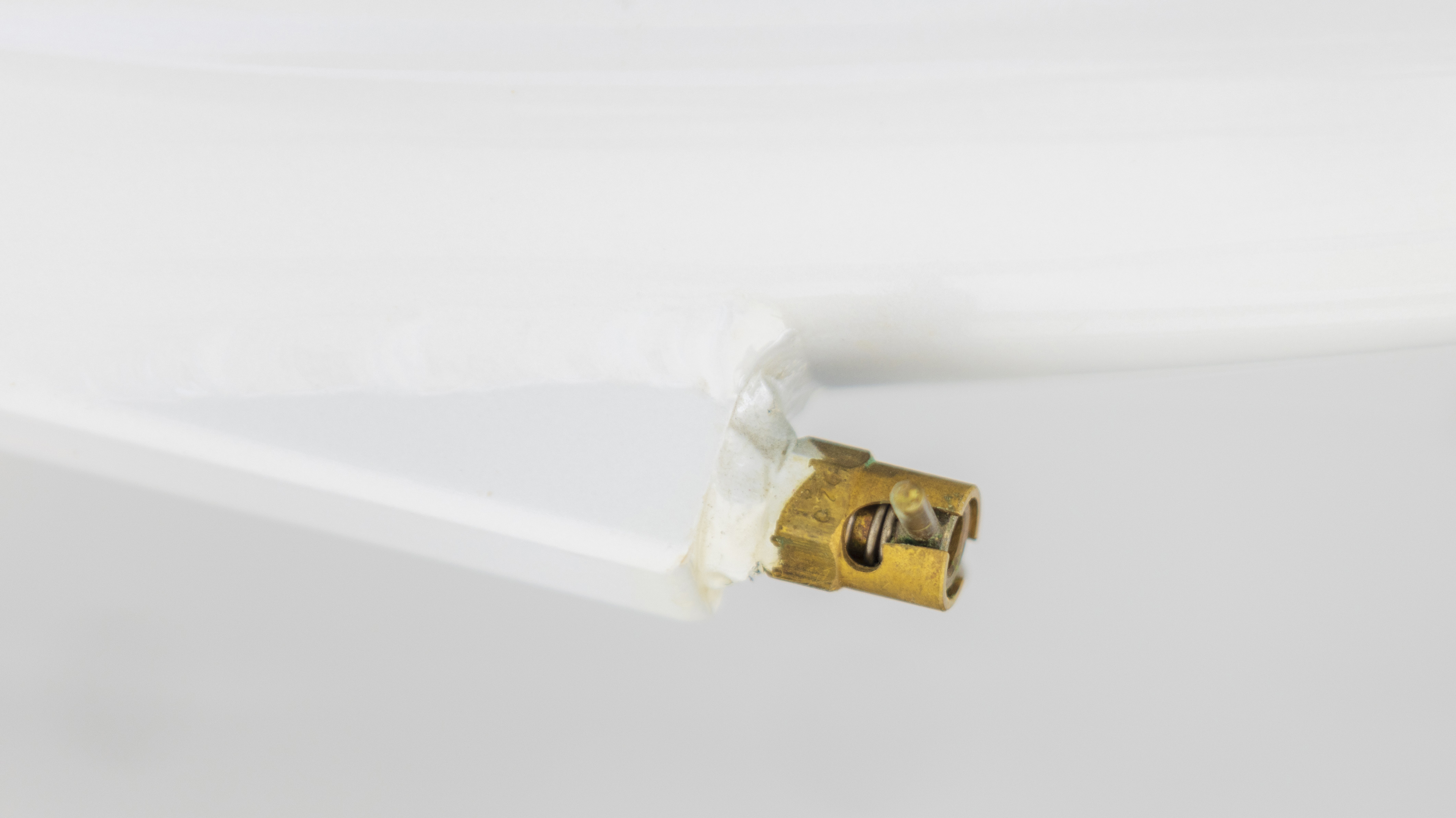 Fuel sump drains are housed in aerodynamically faired pods beneath the wings.