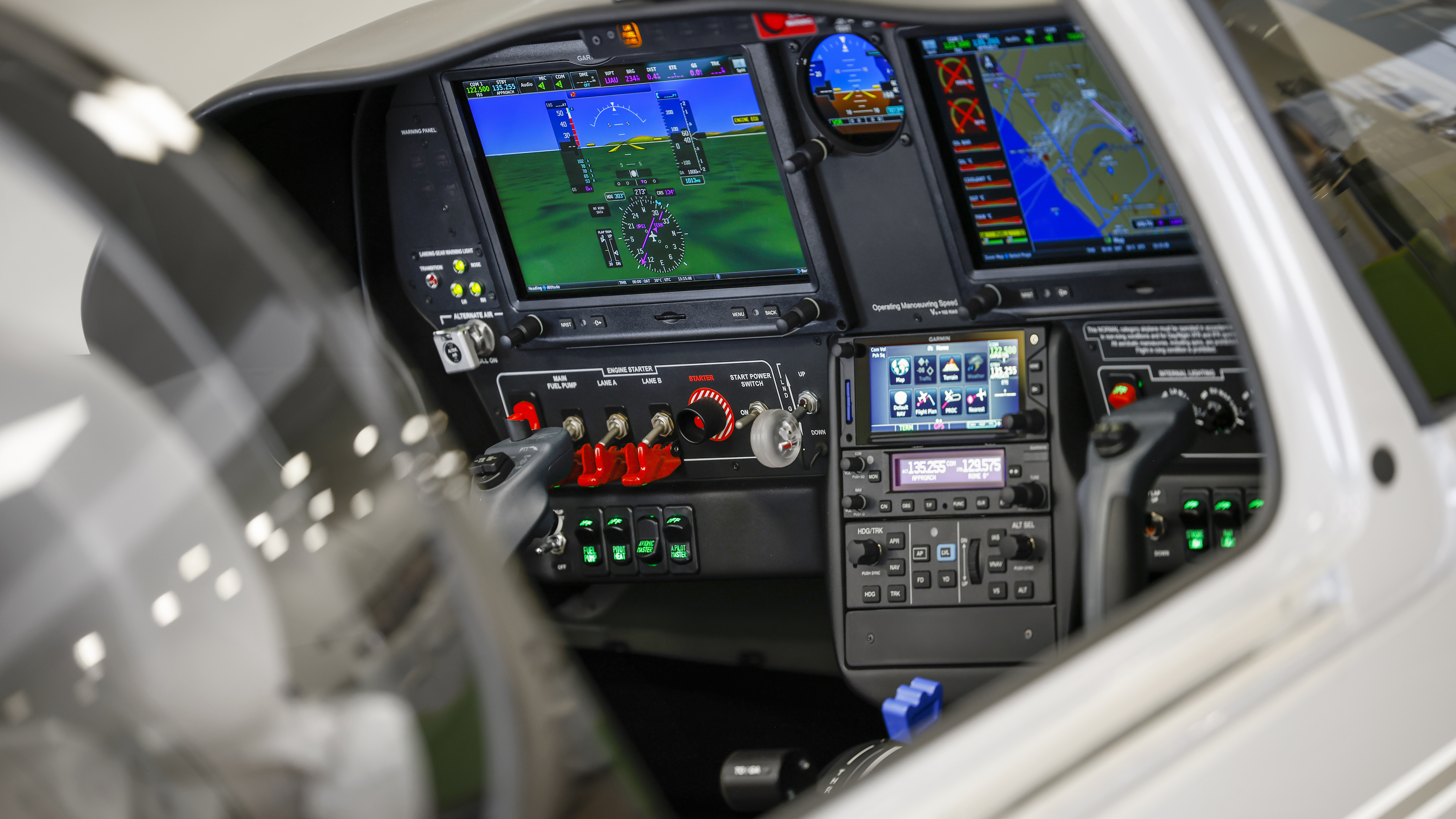 An all-Garmin IFR instrument panel allows students to use current technology throughout private, commercial, and instrument training. The landing gear handle, gear lights, and a warning system are meant to prepare students for complex airplanes from the outset of flight training.