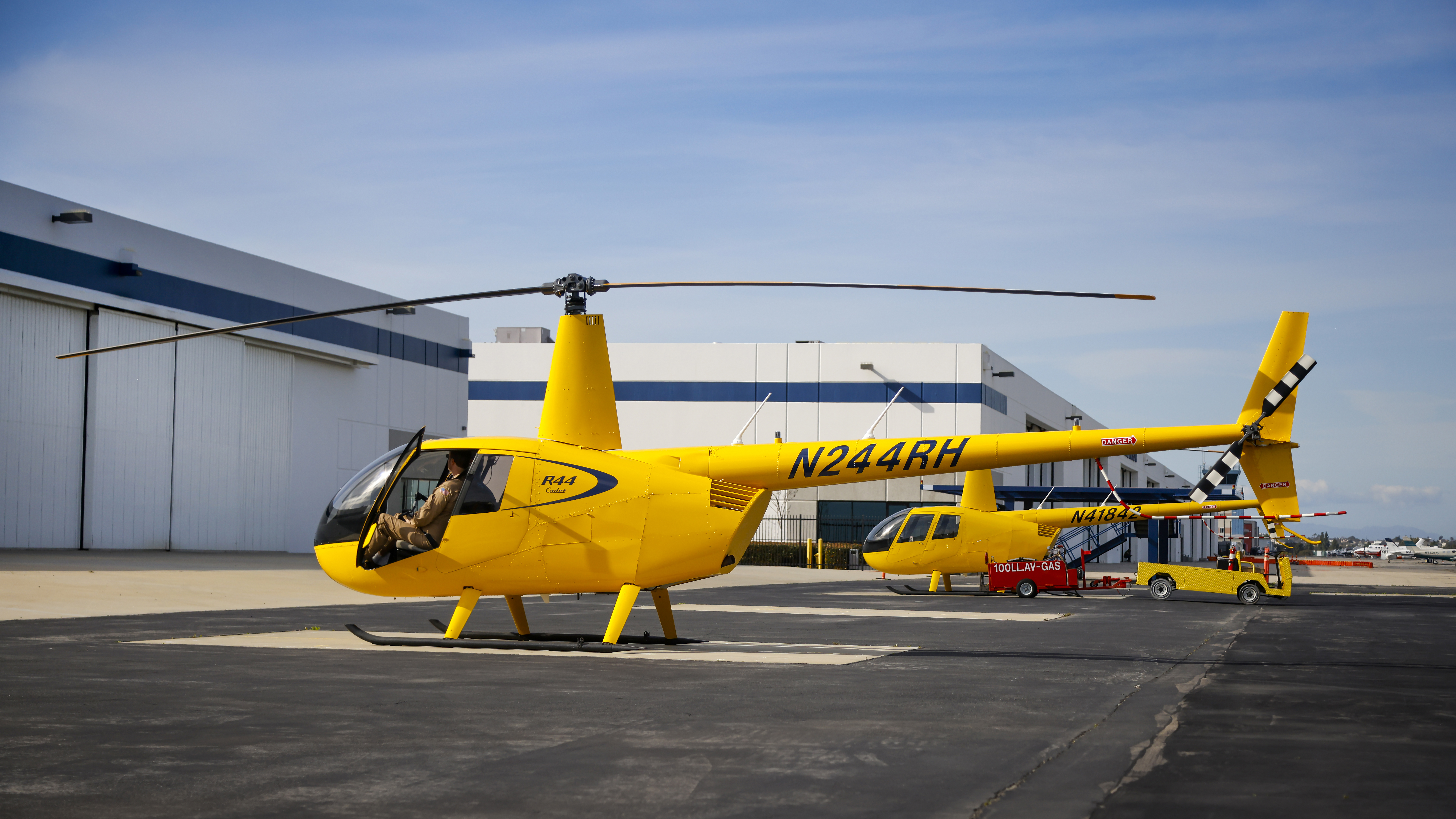 An R44 on the Robinson ramp.