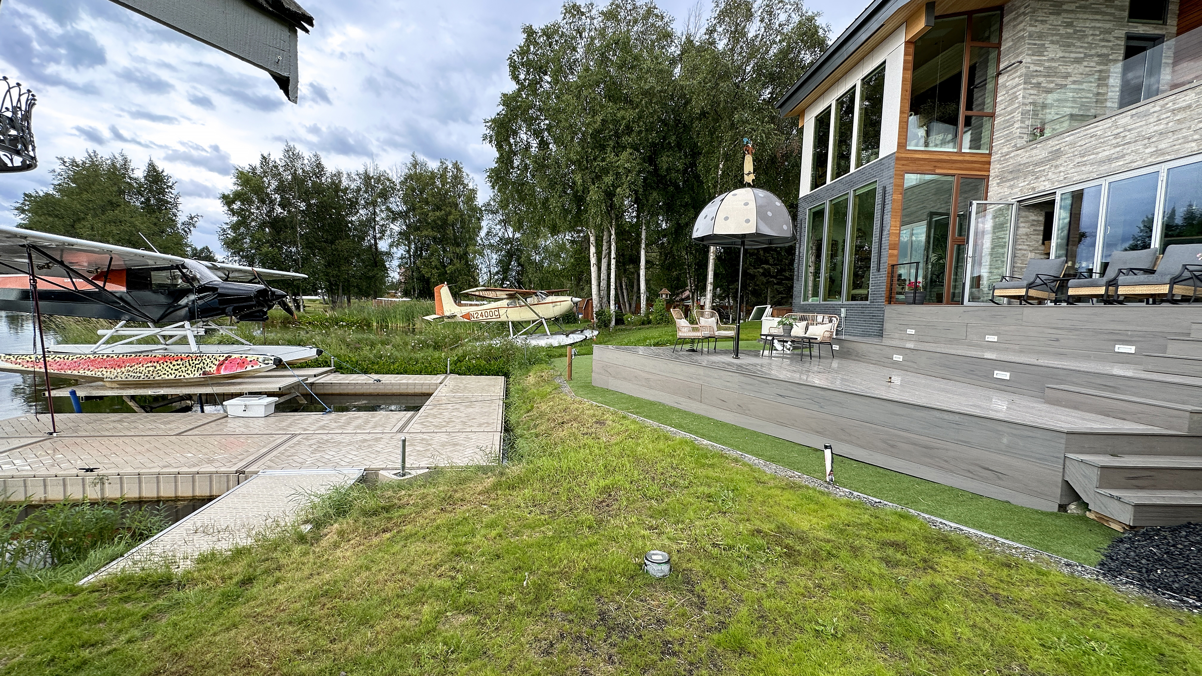 Several hotels near the Lake Hood Seaplane Base provide close proximity to the airplane docks that ring the busy lake.