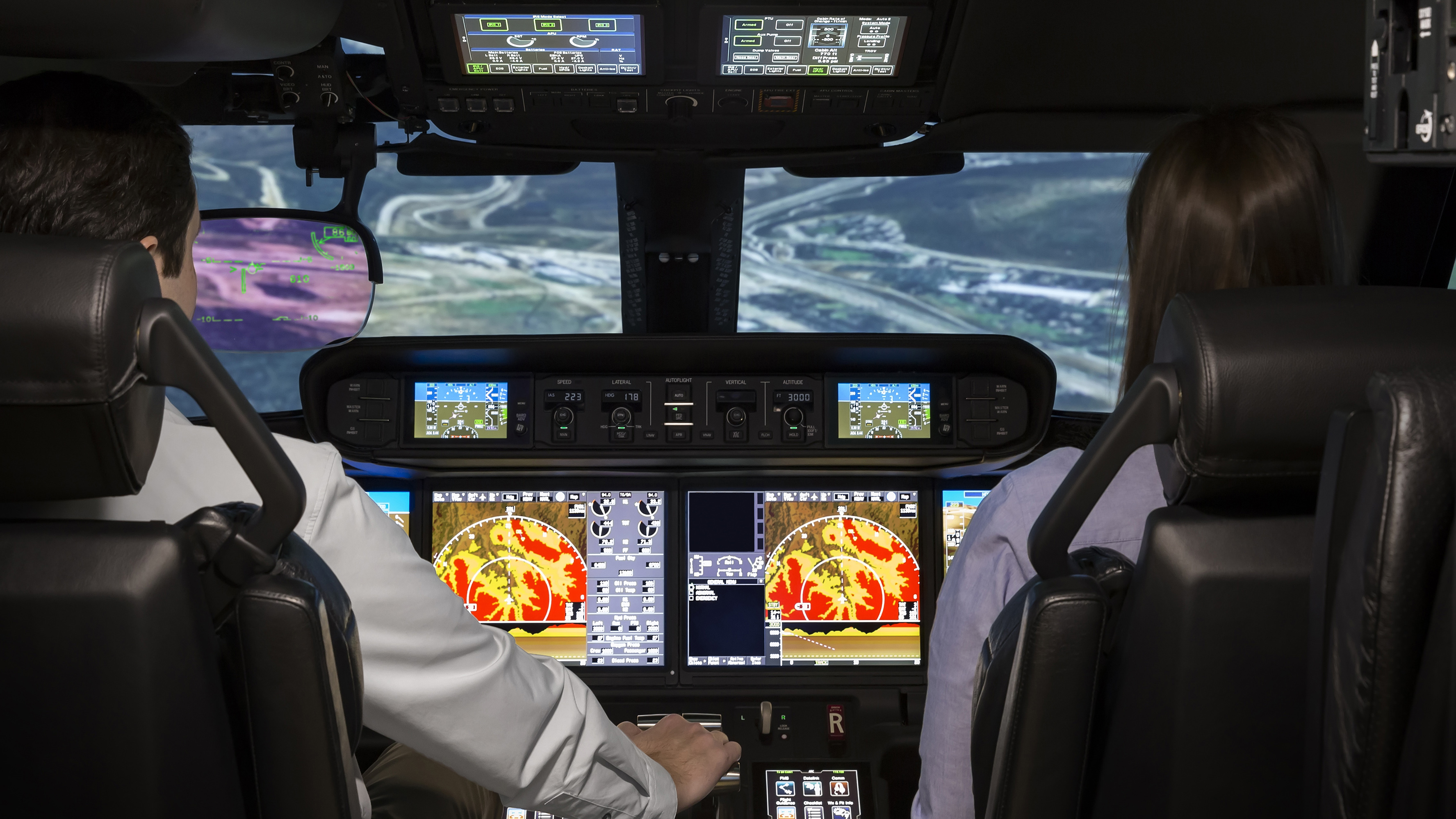 The G500’s 10 touchscreens and four large display units allow for seemingly infinite combinations of information and myriad ways to interface with the aircraft systems.