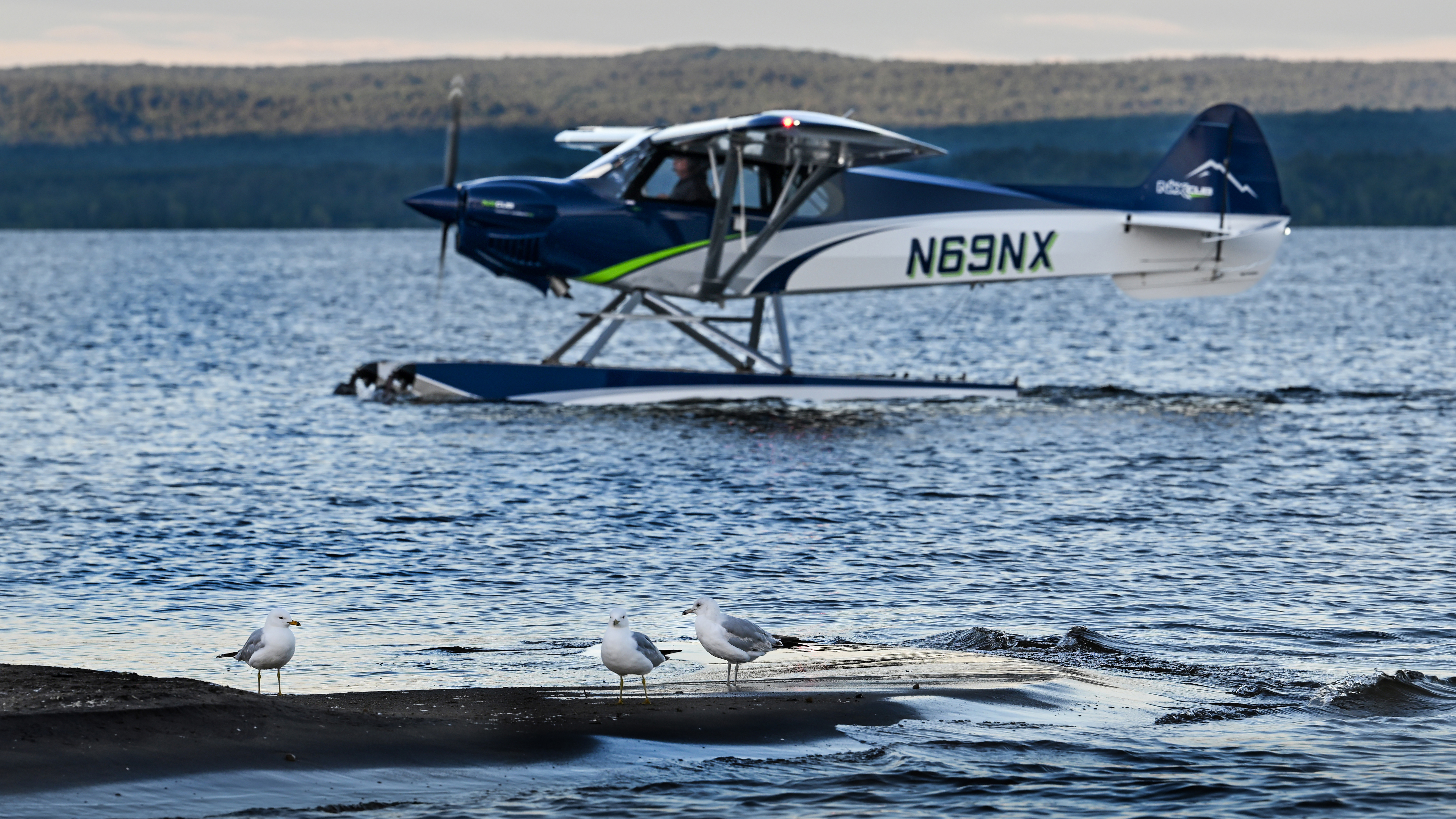 The metal floats are ideal for beaching, ramping, or docking.