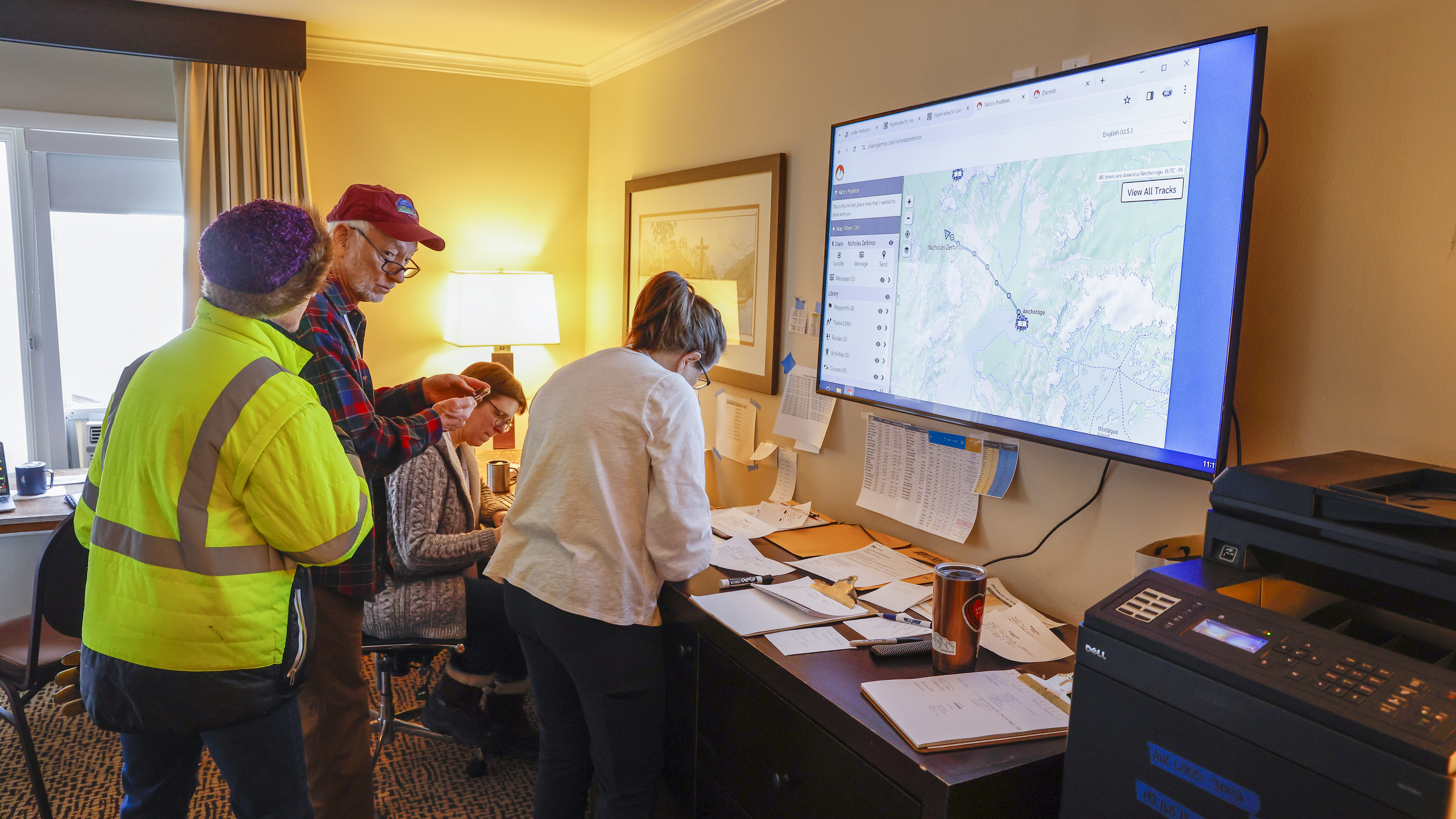 The dispatch team in Anchorage tracks a pilot and coordinates the pre-race missions.