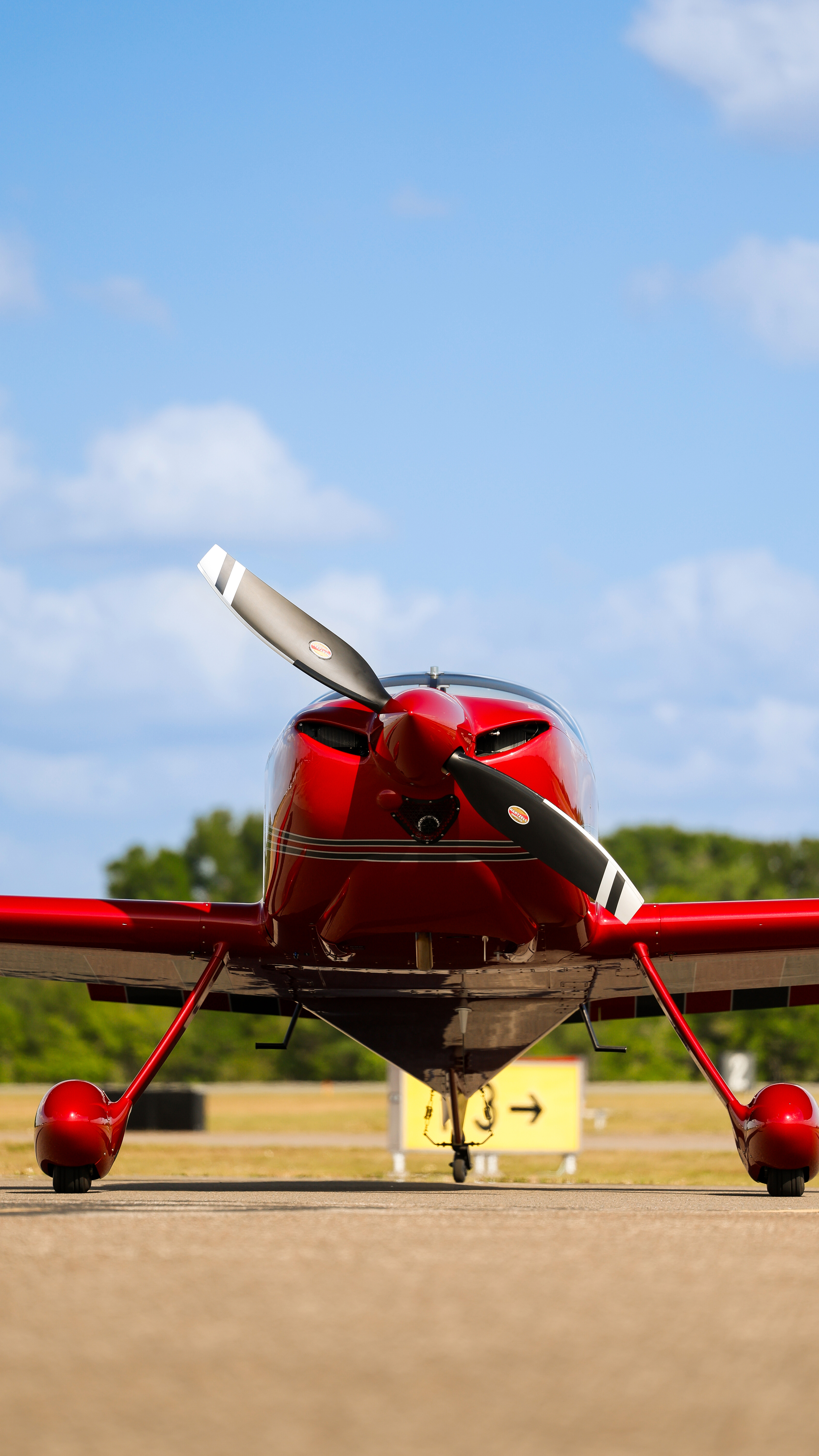 A long and wide wheelbase makes for relatively benign ground handling.