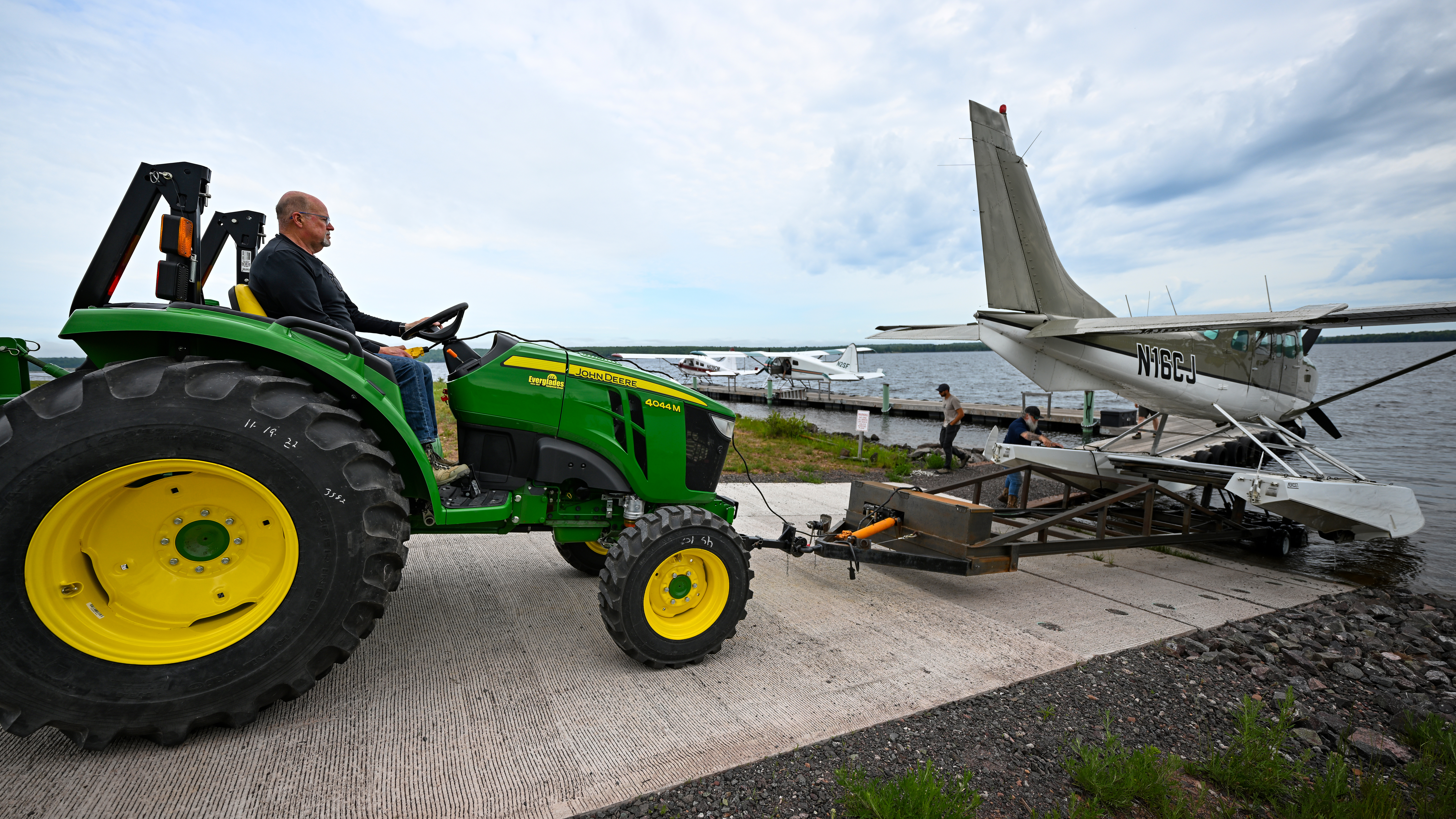 Jon Rector tows a Cessna 206 on amphibious floats at Michigan’s Torch Lake.