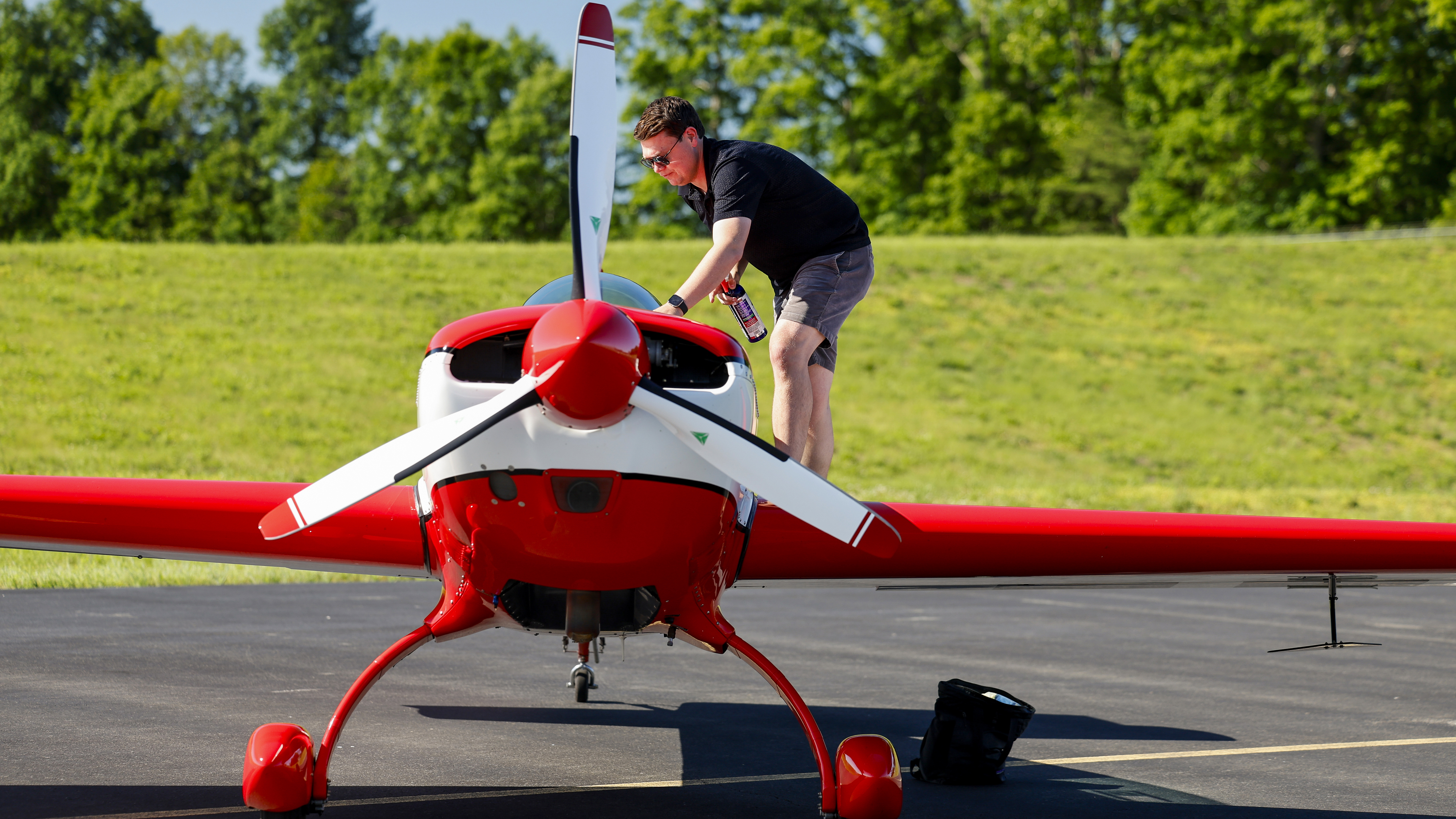 When he was ready to buy his first airplane, Muntean said he considered a Mudry CAP. But he had always wanted an Extra—and when he saw the similarities between this one and his mother's Extra, "I had to do it."
