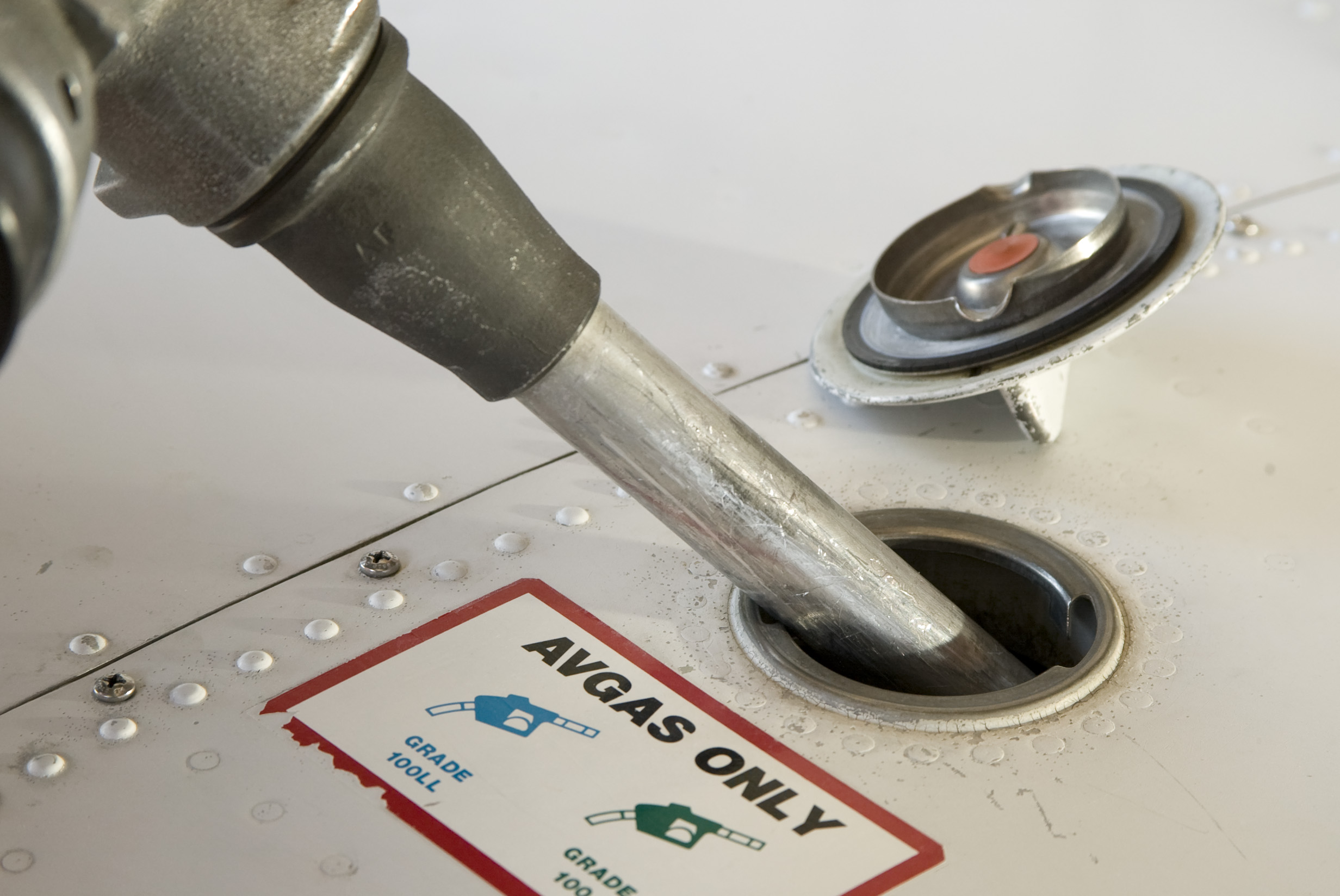Fuel Systems Fuel nozzle and fuel tank on a Cessna 712 Skyhawk.
Wichita, KS   USA
Image#: 04-350_030.TIF   Camera: Canon EOS-1D