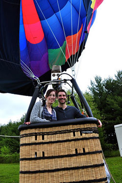 hot air balloon couple